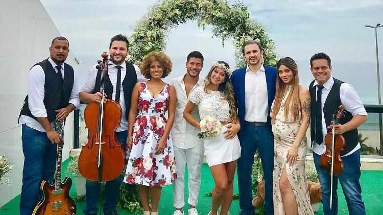 o ator Arthur Aguiar e a empresária e ex-BBB Mayra Cardi trocaram alianças. - Reprodução/Instagram - Reprodução/Instagram