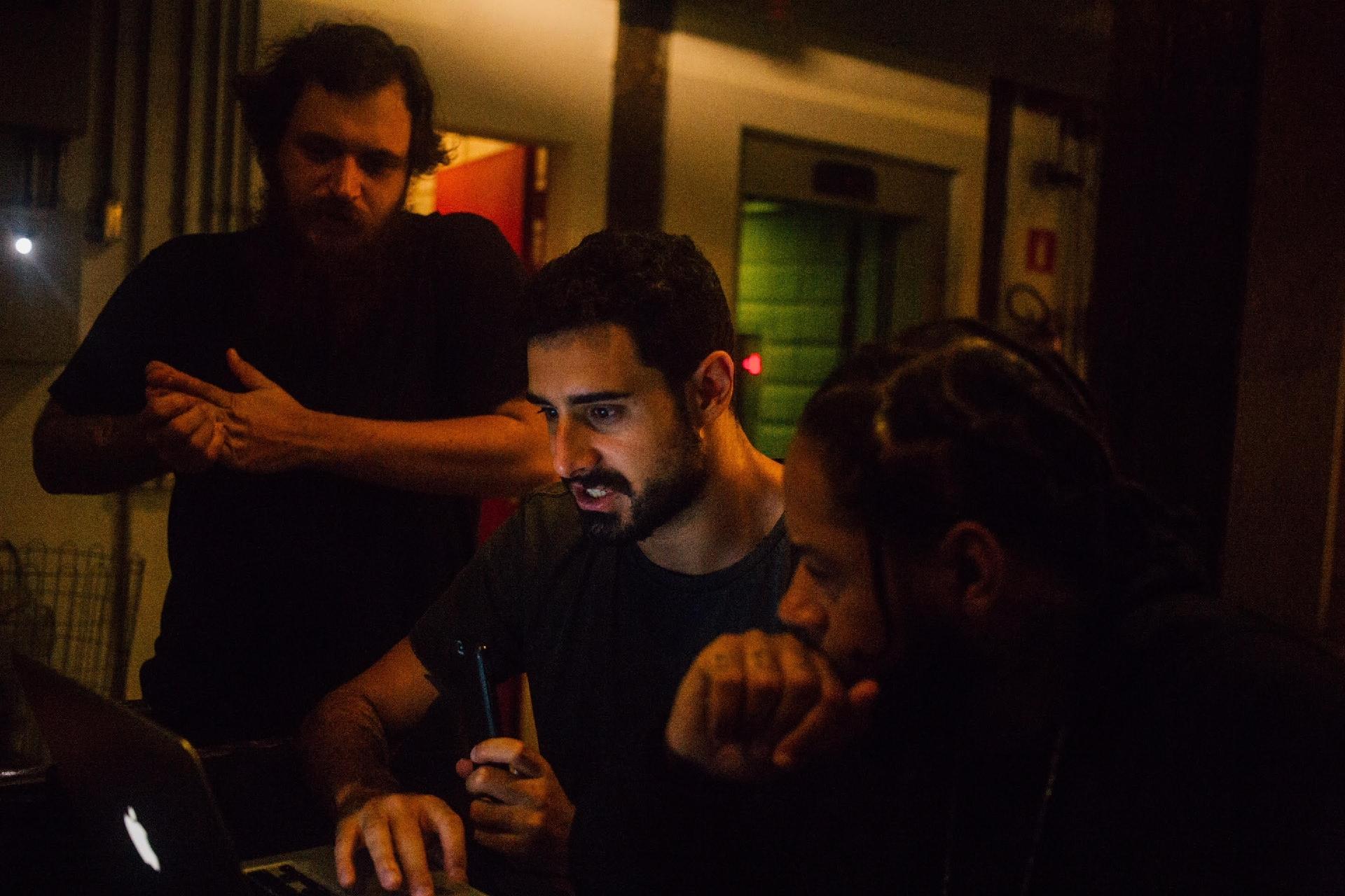 Emicida durante gravação do clipe de "Pantera Negra" em São Paulo - Caroline Lima