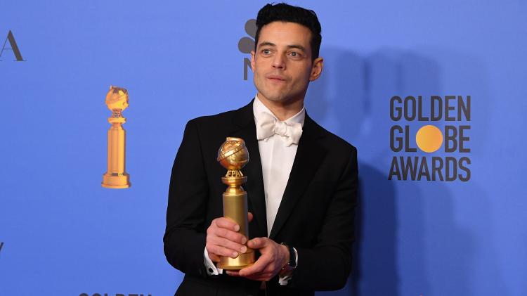 Rami Malek posa para fotos com seu Globo de Ouro pela atuação em "Bohemian Rhapsody" - Mark Ralston/AFP - Mark Ralston/AFP