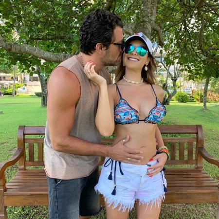 A apresentadora Amanda Françozo e o noivo, o empresário Gregor Ferreira - Divulgação - Divulgação