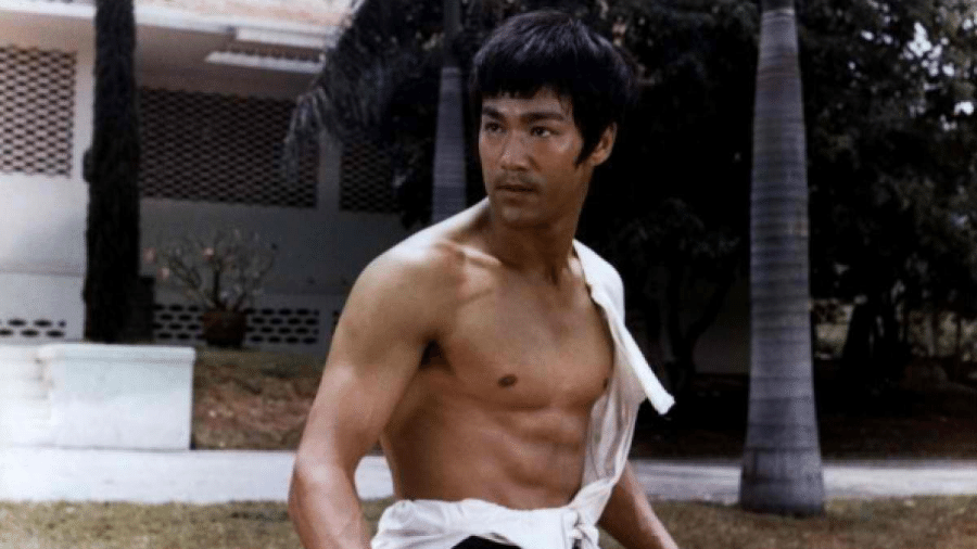 Bruce Lee em cena de O Dragão Chinês - Reprodução