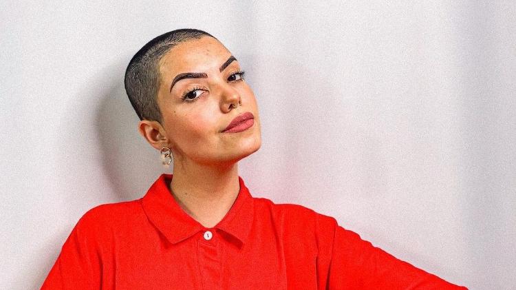 Carol se considera careta, mas acredita que transmite uma imagem descolada - Reprodução / Instagram - Reprodução / Instagram