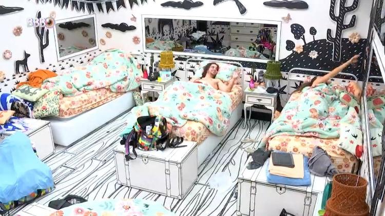 BBB 21: Brothers fazem cama de Gil como se ele estivesse dormindo - Reprodução/Globoplay - Reprodução/Globoplay