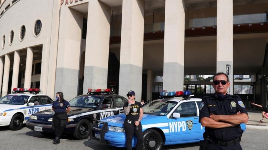 Fãs brasileiros da polícia de Nova York - REUTERS/Amanda Perobelli