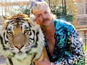 'A Máfia dos Tigres': Joe Exotic diz que vai casar com companheiro de cela