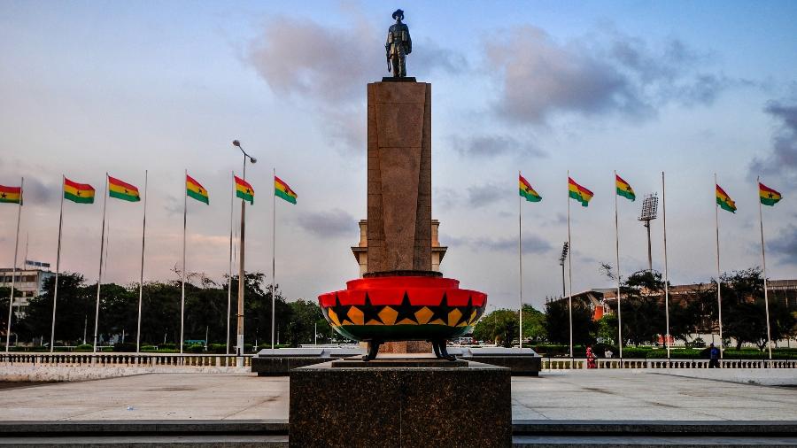 Praça da Independência em Accra, em Gana: Aeroporto Internacional da capital irá multar companhias que transportarem não vacinados e não testados - demerzel21/Getty Images/iStockphoto