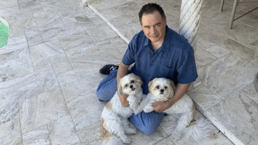 John Mendola clonou sua cadela para produzir essas duas réplicas geneticamente idênticas - John Mendola