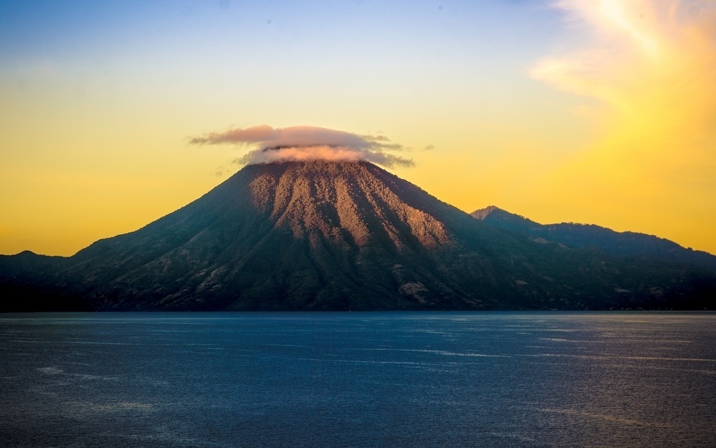 Lago Atitlán, na Guatemala - Tucker Sherman/Creative Commons