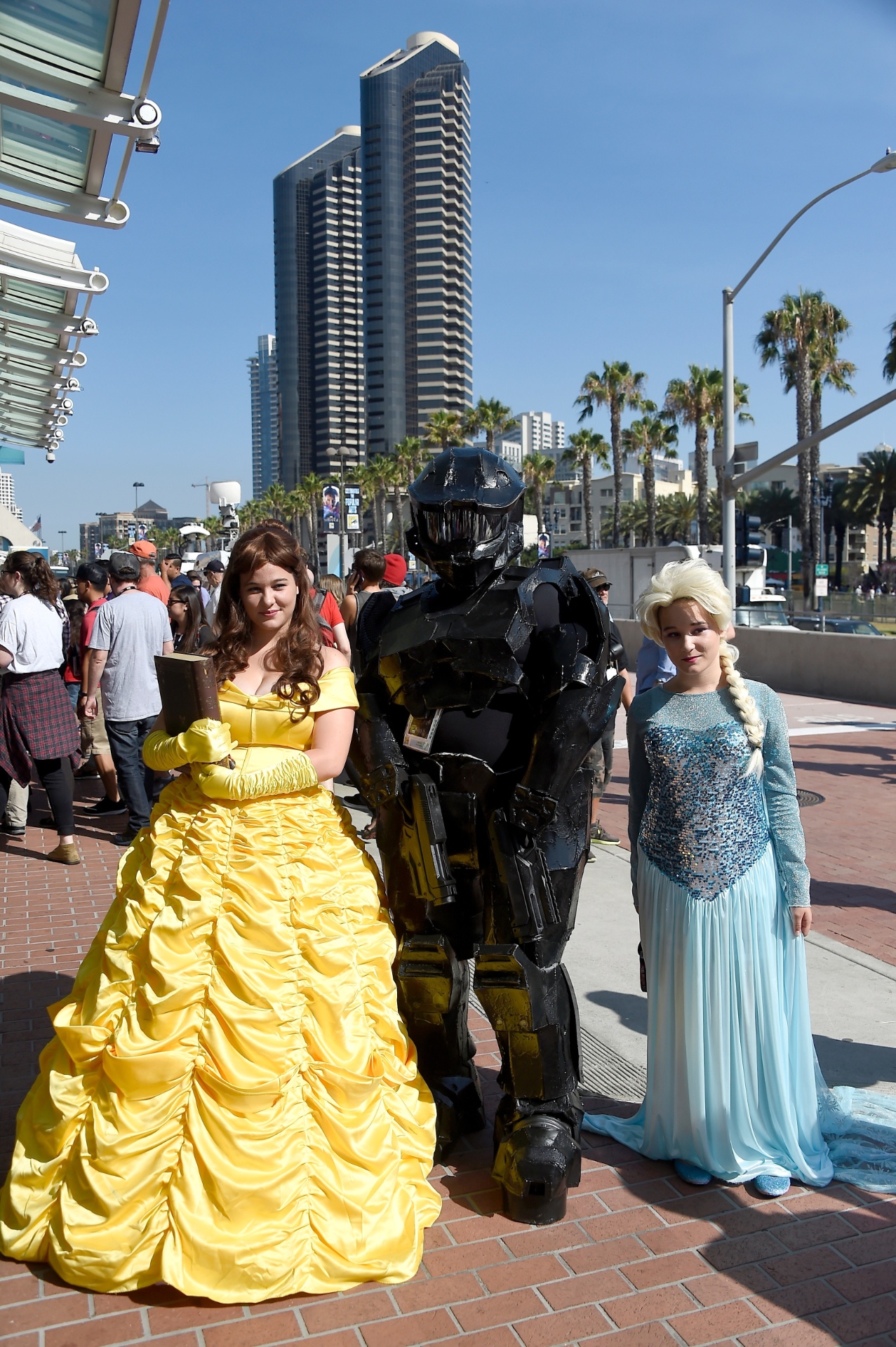 24.jul.2016 - Um Spartan de "Halo" encontrou suas amigas princesas na Comic-Con de San Diego - Getty Images