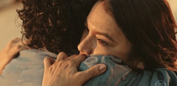 Martim (Lee Taylor) se despede de Beatriz (Dira Paes) em "Velho Chico" - Reprodução/GShow - Reprodução/GShow