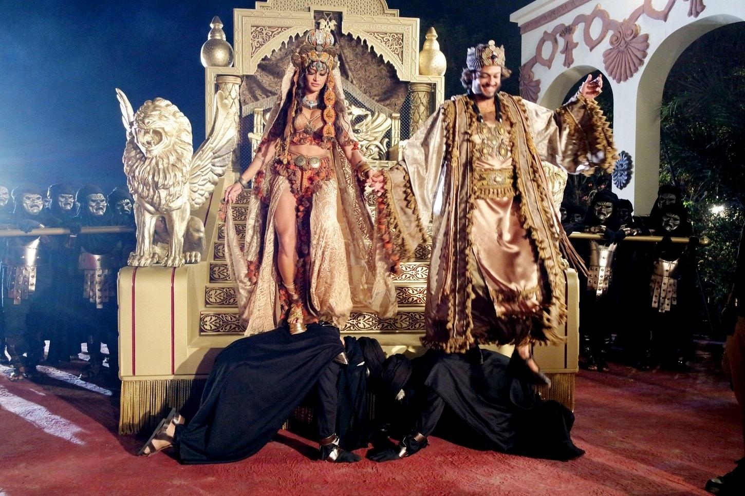 10.dez.2016 - Raphael Vianna e Aline Riscado durante as gravações dos comerciais do espetáculo "A Paixão de Cristo", em Nova Jerusalém  - AgNews