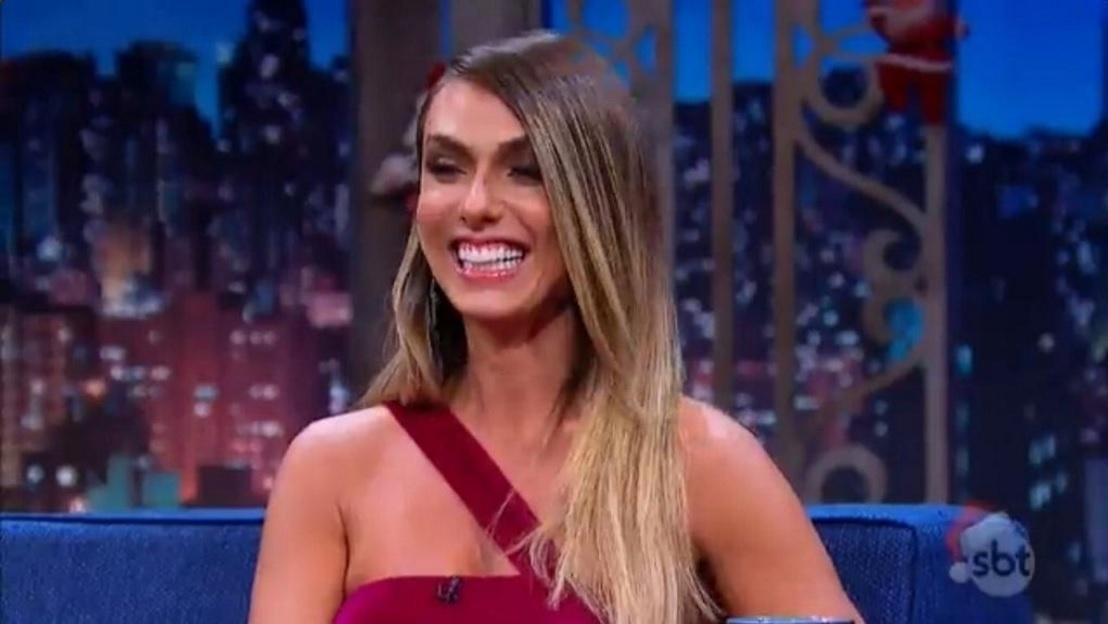14.dez.2016 - Em entrevista ao "The Noite", Nicole Bahls diz que até hoje é reconhecida pelo seu trabalho no "Pânico" - Reprodução /SBT
