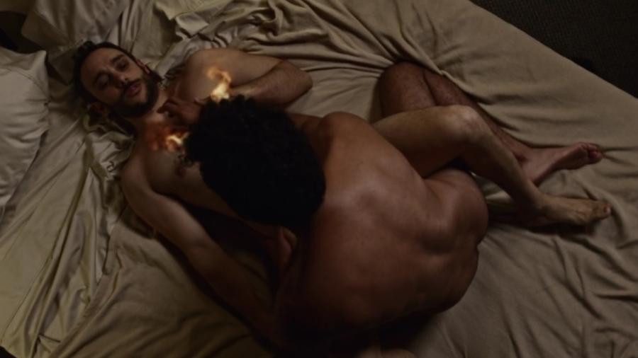 Cena de sexo entre homens mulçumanos mostrada no terceiro episódio da série "Deuses Americanos" - Reprodução/AmazonPrime