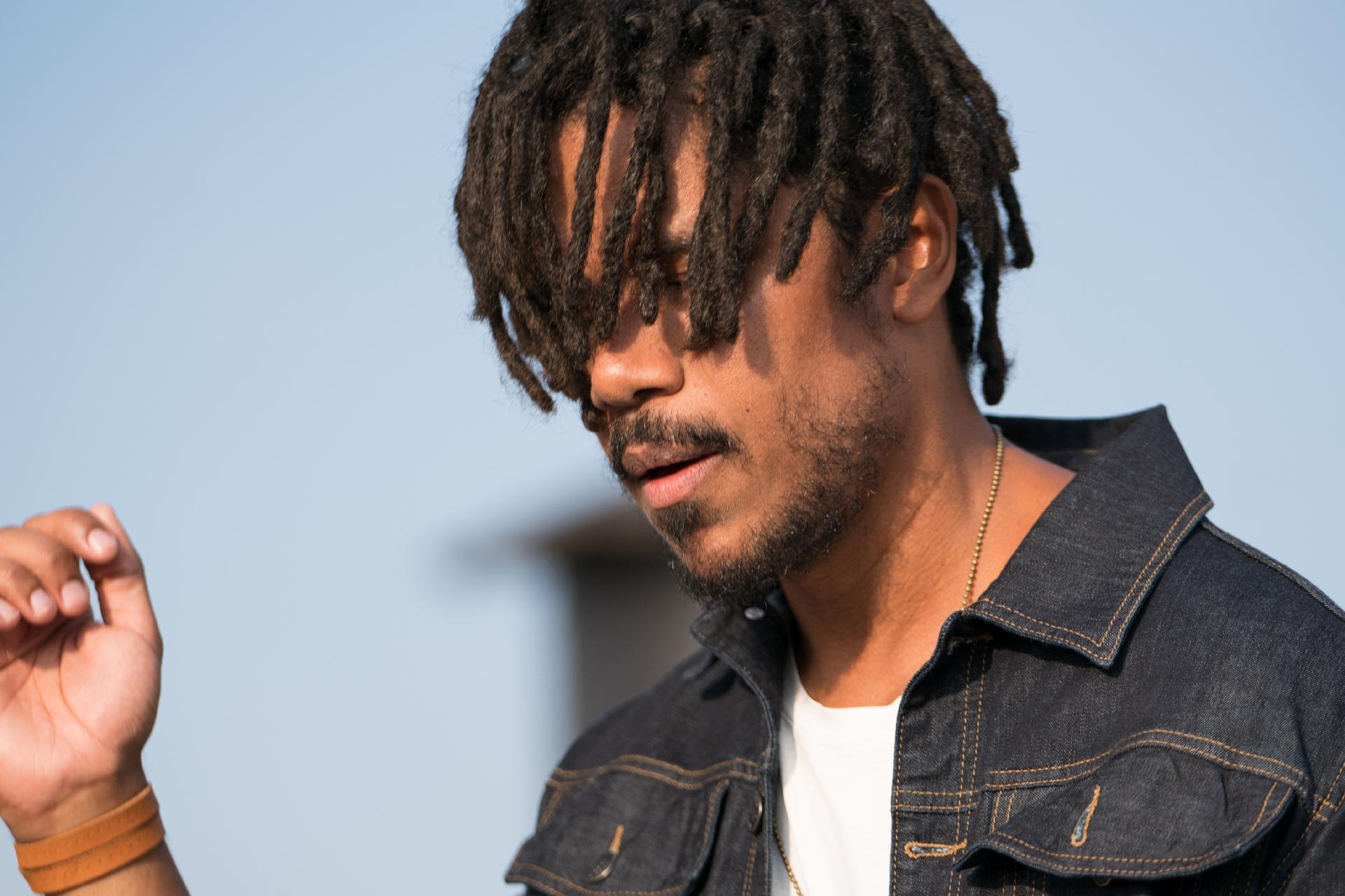 Alexandre Carlo, vocalista do Natiruts, durante gravação do clipe "Sol do Meu Amanhecer" - Sergio Fagundes