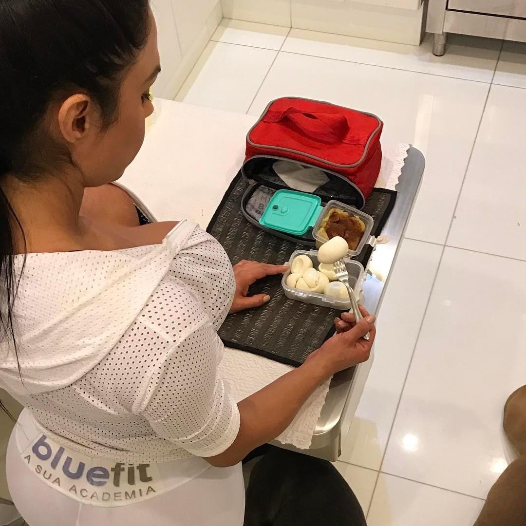 Ovo cozido (sem gema) e purê de batata doce é a base da dieta desse fenômeno da malhação e das redes sociais - Reprodução/Instagram