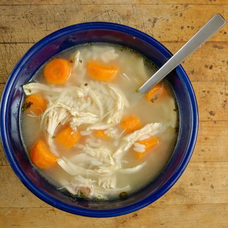 Do suco de laranja às cápsulas de alho, há muitas receitas para combater o resfriado; mas há alguma evidência de que funcionam? - Getty Images