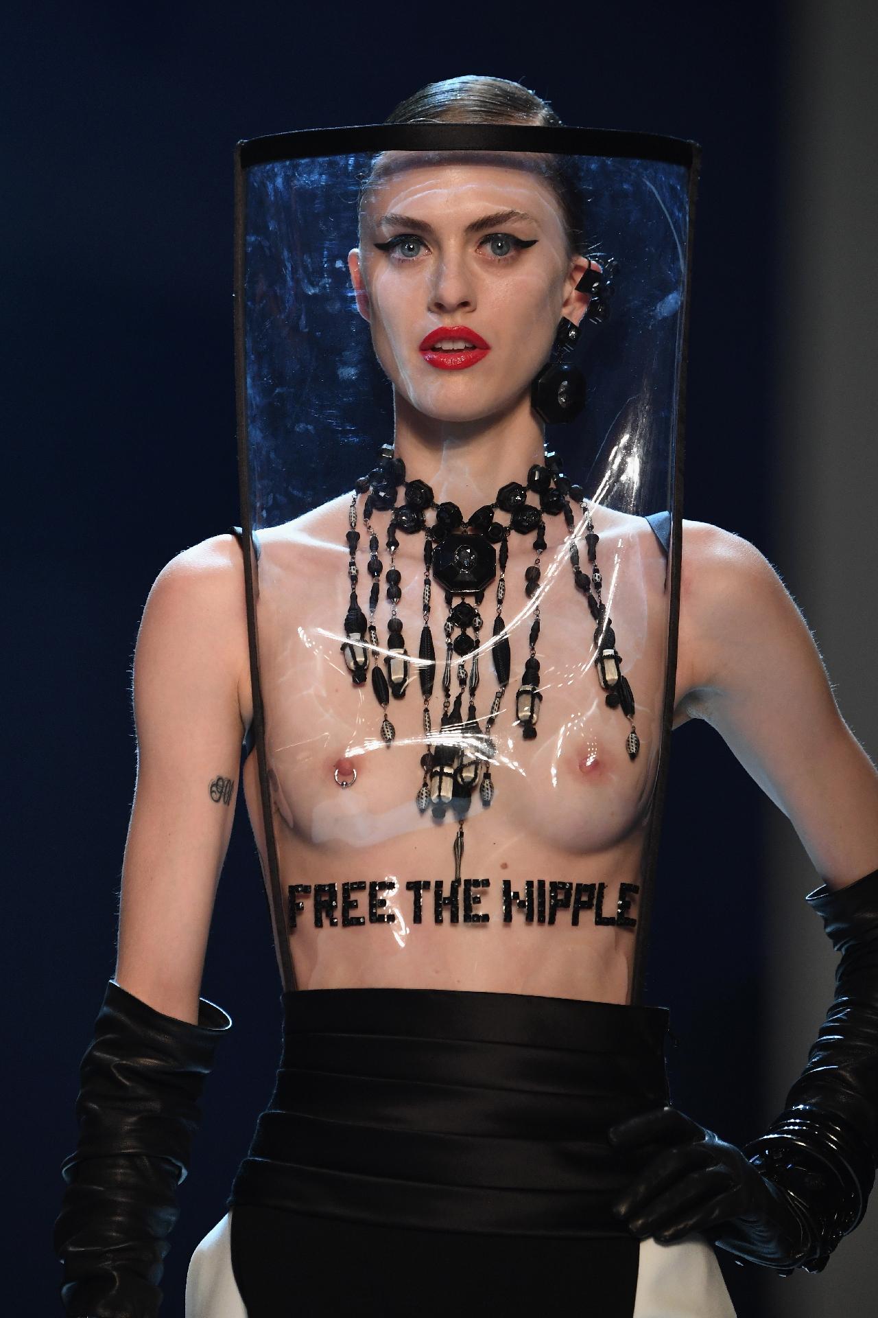 O desfile de outono inverno 2018/2019 de Jean-Paul Gaultier na Semana de Alta-Costura de Paris em 4 de julho - Getty Images