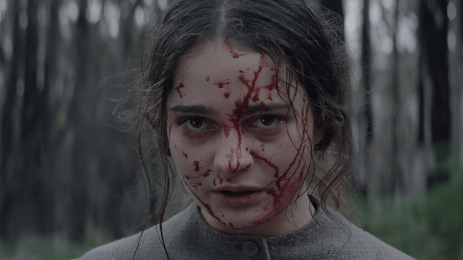 Aisling Franciosi em "The Nightingale" - Reprodução/YouTube