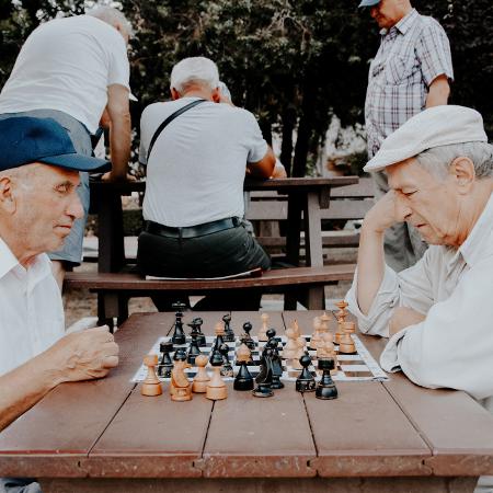 Foto Jogo de tabuleiro de xadrez marrom e branco – Imagem de Xadrez grátis  no Unsplash