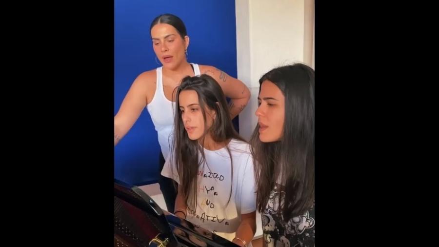 Cleo canta com as irmãs Ana e Antonia Morais - Reprodução/Instagram
