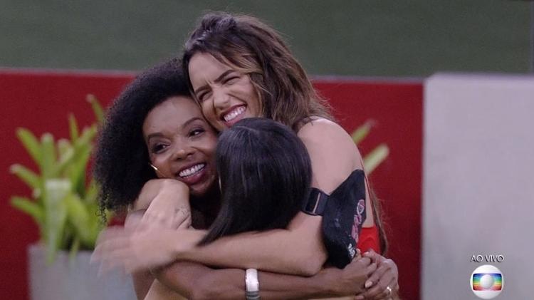 Finalistas se abraçam no BBB 20 - Reprodução/TV Globo - Reprodução/TV Globo