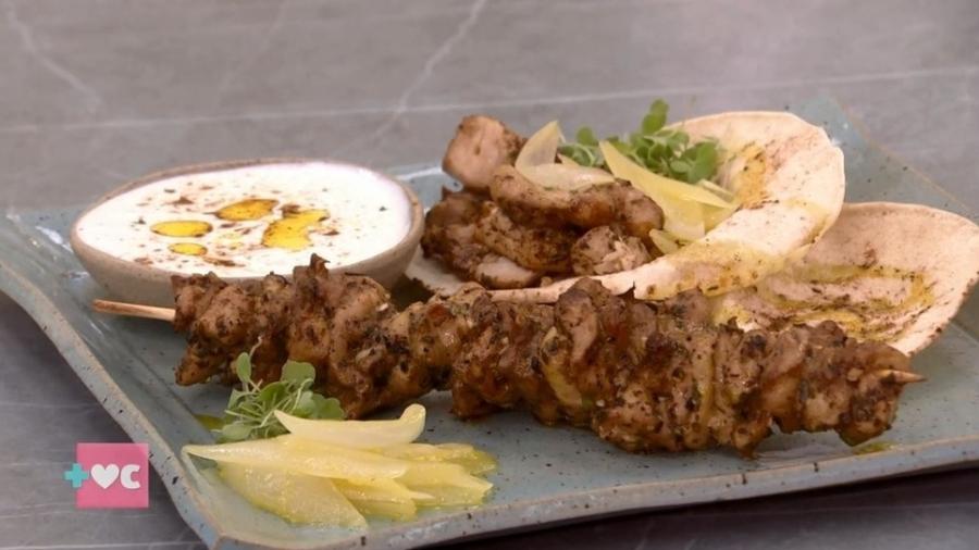 Kebab de espeto de frango foi a receita feita hoje pela Ana Maria Braga no "Encontro" - Reprodução/TV Globo