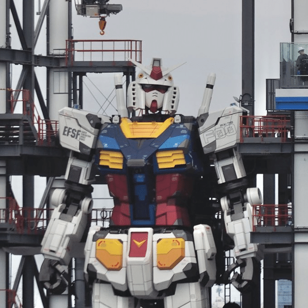 Robô Gundam gigantesco foi construído em parque de diversões no Japão