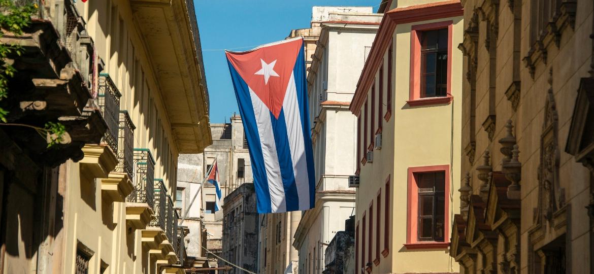 Estrangeiros e cubanos não residentes que chegam a Cuba são obrigados a ficar isolados em um dos seis hotéis atribuídos em La Havana - Getty Images