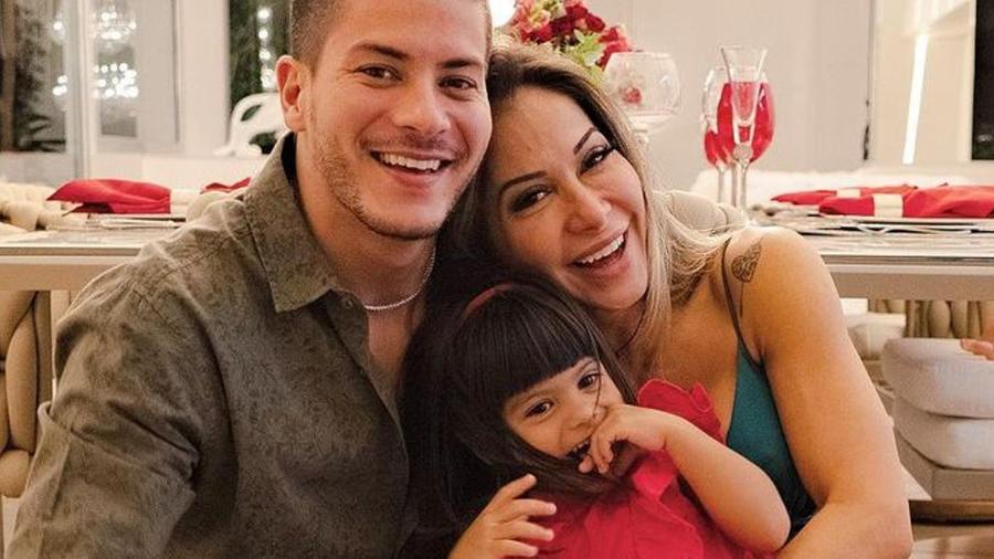 Arthur Aguiar, campeão do BBB 22 é casado com Maíra Cardi e é pai de Sophia - Reprodução/Instagram