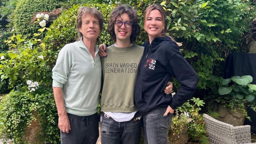 Luciana Gimenez ao lado de Mick Jagger e do filho do ex-casal, Lucas Jagger