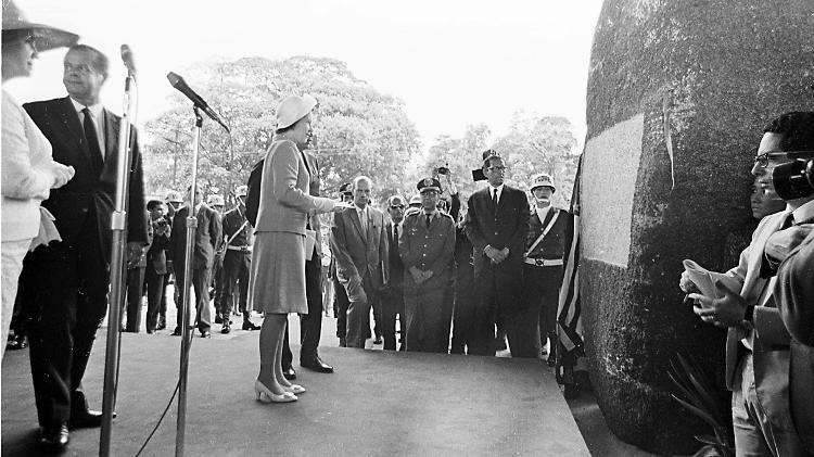 Rainha Elizabeth 2ª na inauguração do MASP, em São Paulo Rainha Elizabeth 2ª na inauguração do MASP, em São Paulo
