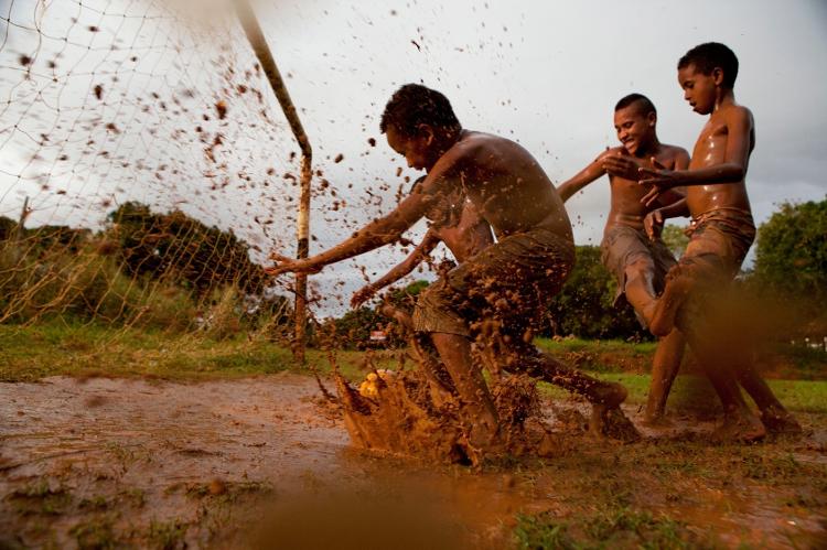 Caio Vilela - Neve, barro e praia: fotógrafo viaja o mundo para fotografar futebol de rua - Caio Vilela - Caio Vilela