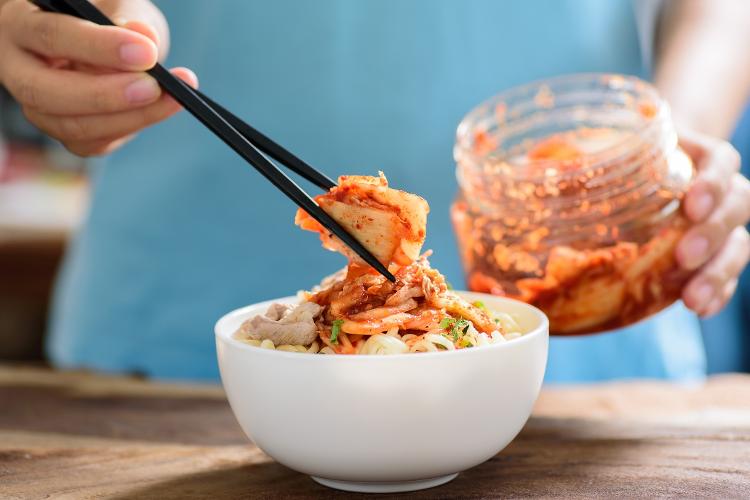 Kimchi com macarrão - Getty Images/iStockphoto - Getty Images/iStockphoto