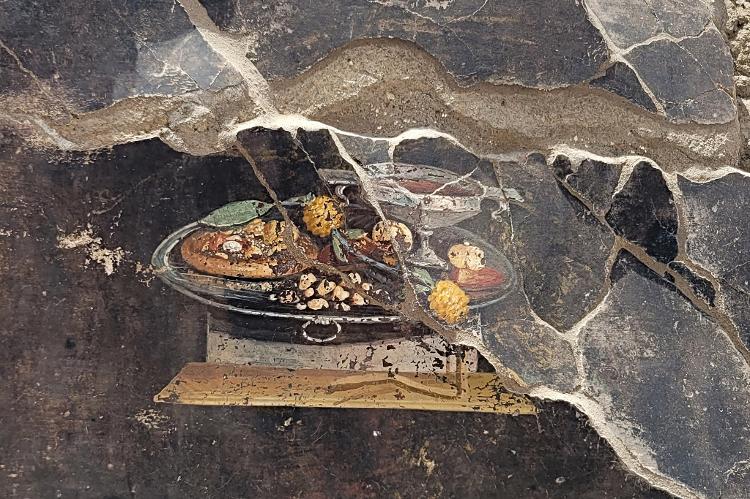 Um afresco de 2.000 anos mostra uma pizza da Antiguidade no Parque Arqueológico de Pompeia