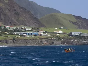 'Date' e salvação de náufragos: como é a ilha habitada mais remota do mundo