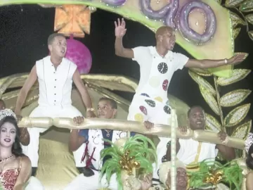 Com Molejo, Anderson foi enredo no Carnaval de 1999 em desfile com famosos