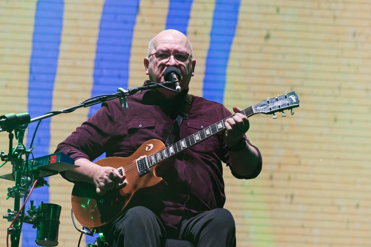 Herbert Vianna se apresenta com Os Paralamas do Sucesso no sábado (7), segundo dia do Coala Festival em São Paulo