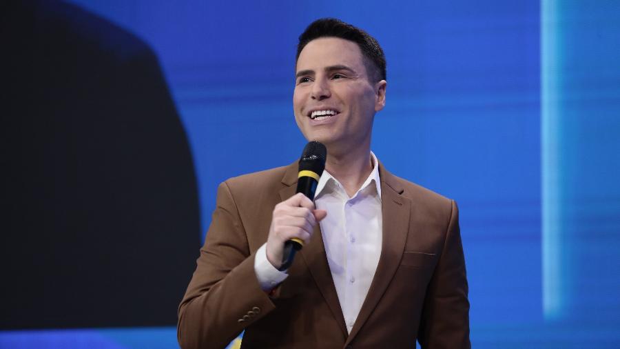 Luiz Bacci volta ao SBT após 15 anos e apresenta o Alô Você Luiz Bacci volta ao SBT após 15 anos e apresenta o Alô Você
