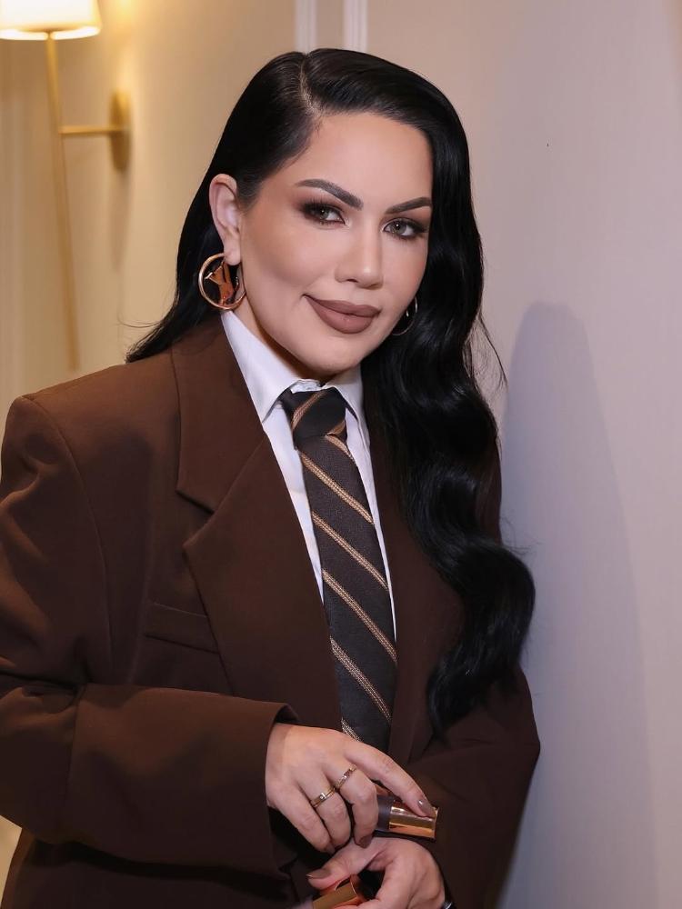 Viver grudada no celular desencadeou crises de pânico em Bruna Tavares em 2020. Hoje ela tem um protocolo de detox semanal