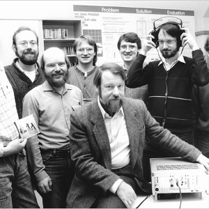 A equipe do instituto alemão Fraunhofer. Brandeburg está com o fone de ouvido - Divulgação/Instituto Fraunhofer - Divulgação/Instituto Fraunhofer