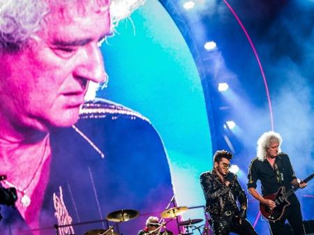 Adam Lambert se apresenta com o Queen no Rock in Rio em 2015 - Eduardo Anizelli/Folhapress