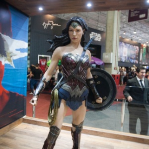 3.dez.2015 - Estátua da Mulher Maravilha exposta na Comic Con Experience 2015, no Centro de Exposições São Paulo Expo - Lucas Lima/UOL
