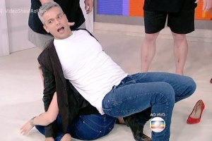 Monica Iozzi tenta levantar Otaviano Costa - Reprodução/TV Globo - Reprodução/TV Globo