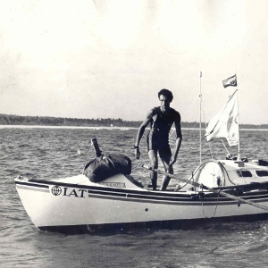 Amyr fez a primeira travessia solitária a remo do Atlântico Sul, em 1984 - Divulgação - Divulgação