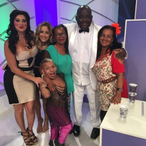 Sil Esteves, Babi Mu, Charles Henriquepédia, as gagas de Ilhéus e o anão Tokinho participam da sátira do "Jogo dos Pontinhos" no "Pânico" - Divulgação - Divulgação