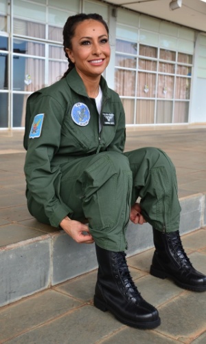 Sabrina Sato visitou a Força Aérea Brasileira, em Pirassununga, no interior de São Paulo
