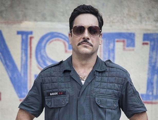 Lúcio Mauro Filho usou um bigodinho para viver o policial Bigode em "Chapa Quente" - Pedro Curi/TV Globo