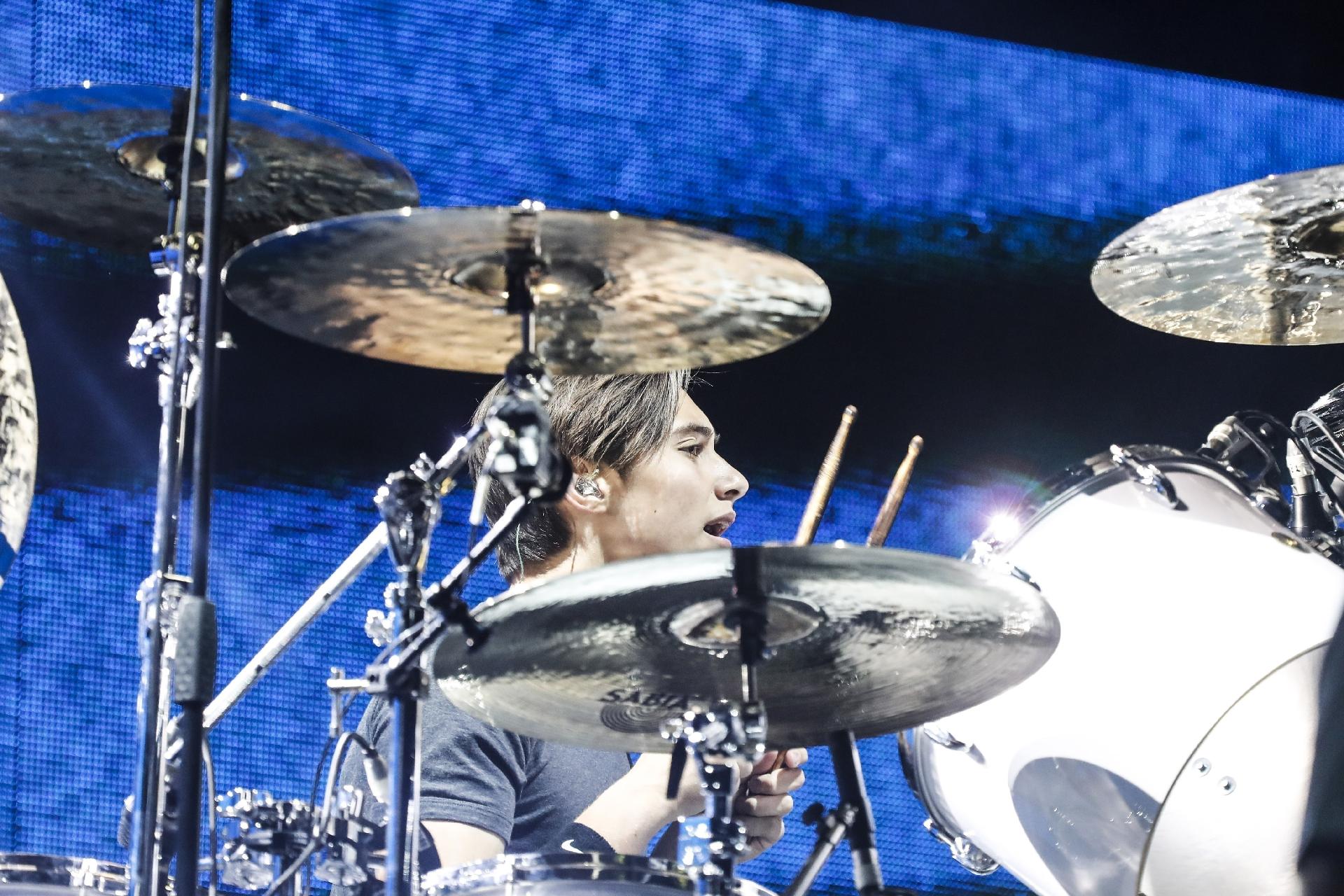 A banda de Phil Collins é formada por velhos escudeiros como o baixista Leland Sklar, o guitarrista Daryl Stuermer e o trompetista Harry Kim. O novato do grupo é Nic, filho do cantor, que tem apenas 16 anos - Lucas Lima/UOL