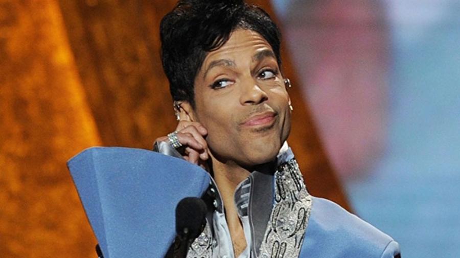 Guitarra do cantor Prince foi arrematada por 225 mil dólares - Divulgação