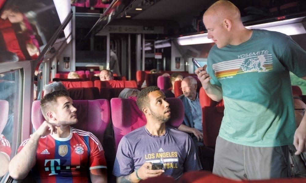 Spencer Stone, Alek Skarlatos e Anthony Sadler em "15h17 - Trem Para Paris" (2018) - Divulgação